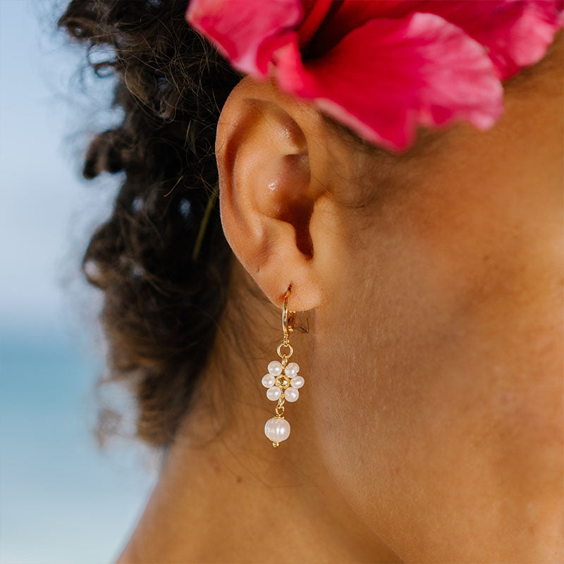 Daisy Pearl Earrings